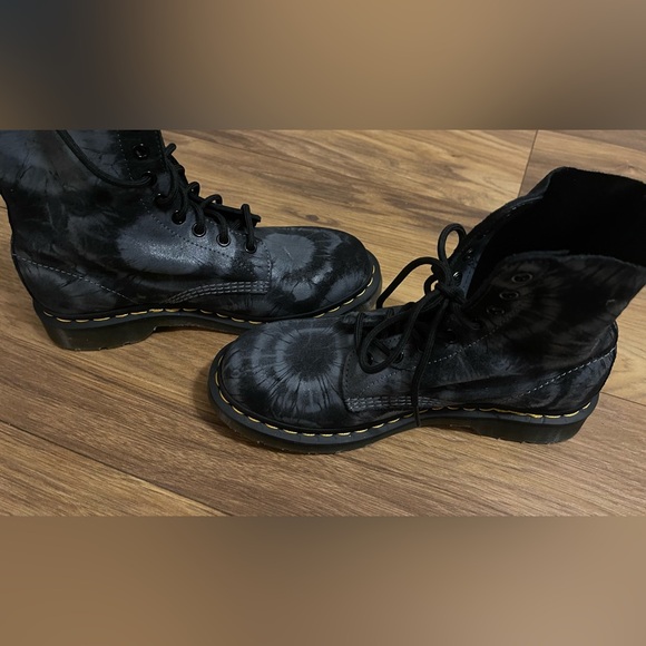 Black and grey tie die doc martens with box size 8 - Picture 5 of 5